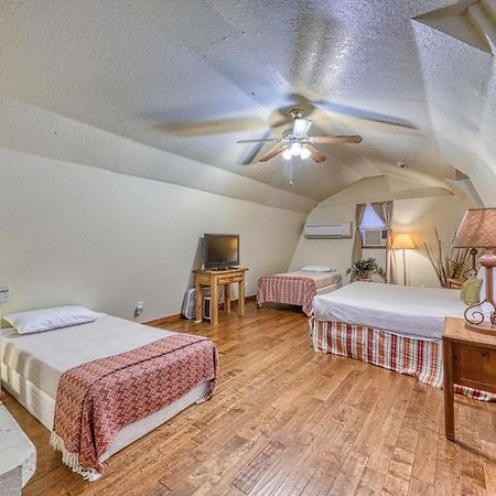 The Olive @ Mendelbaum Winery Guest Cabins Otel Fredericksburg Dış mekan fotoğraf