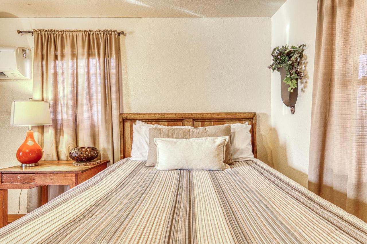 The Olive @ Mendelbaum Winery Guest Cabins Otel Fredericksburg Dış mekan fotoğraf
