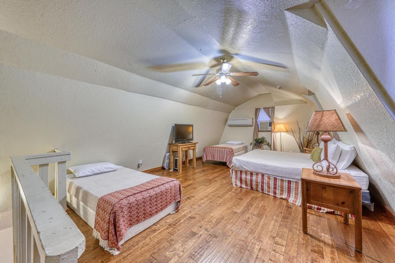 The Olive @ Mendelbaum Winery Guest Cabins Otel Fredericksburg Dış mekan fotoğraf