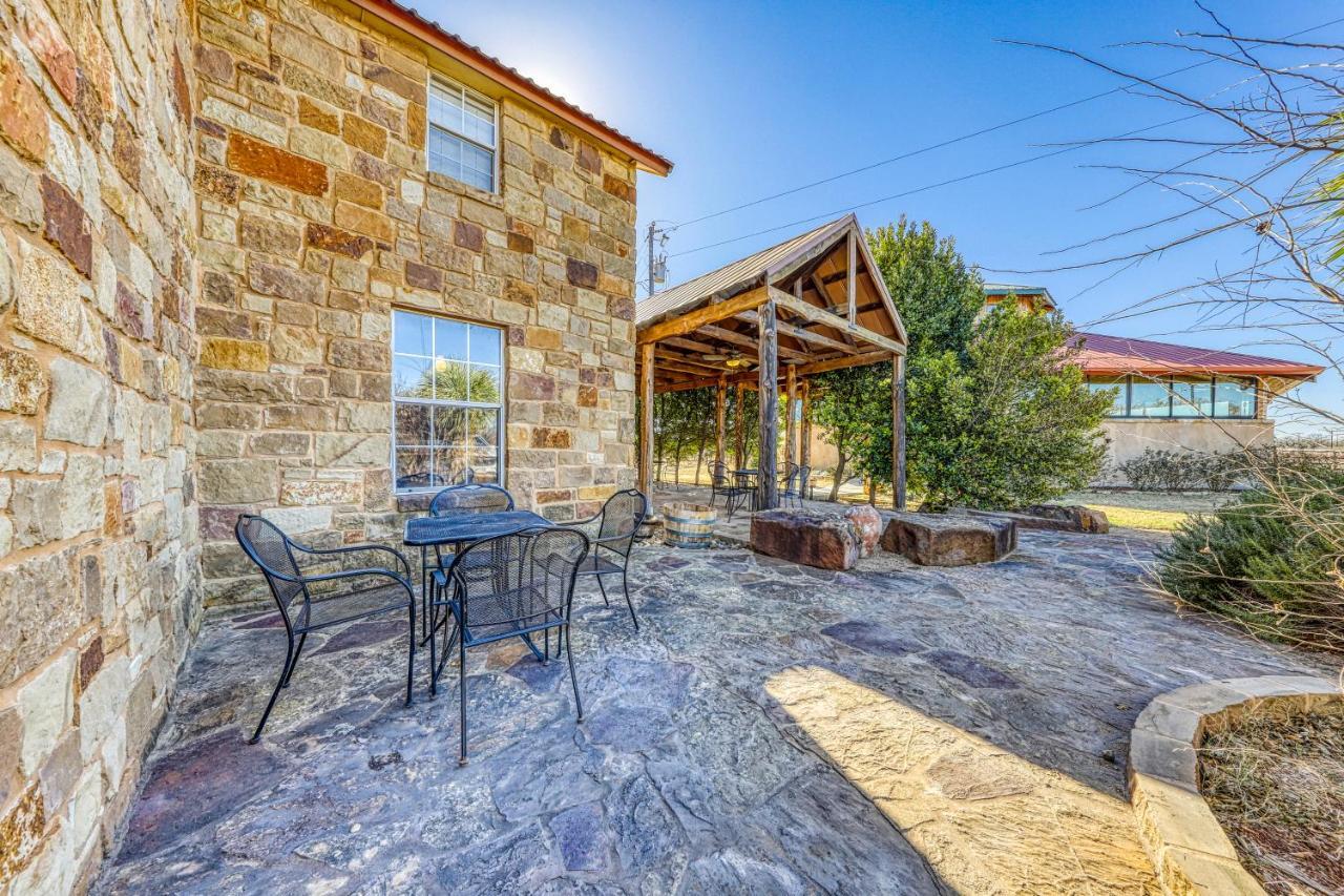 The Olive @ Mendelbaum Winery Guest Cabins Otel Fredericksburg Dış mekan fotoğraf