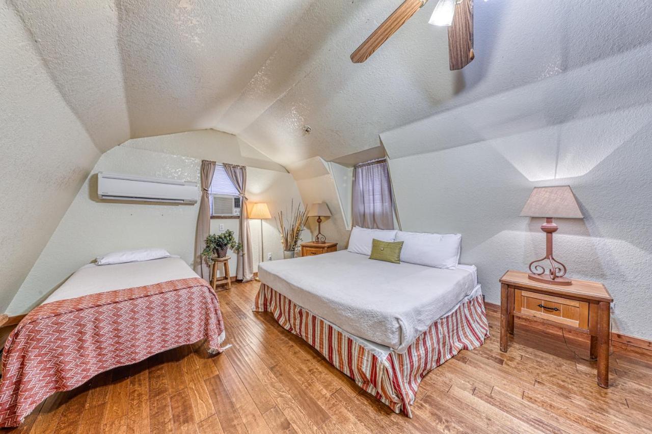 The Olive @ Mendelbaum Winery Guest Cabins Otel Fredericksburg Dış mekan fotoğraf